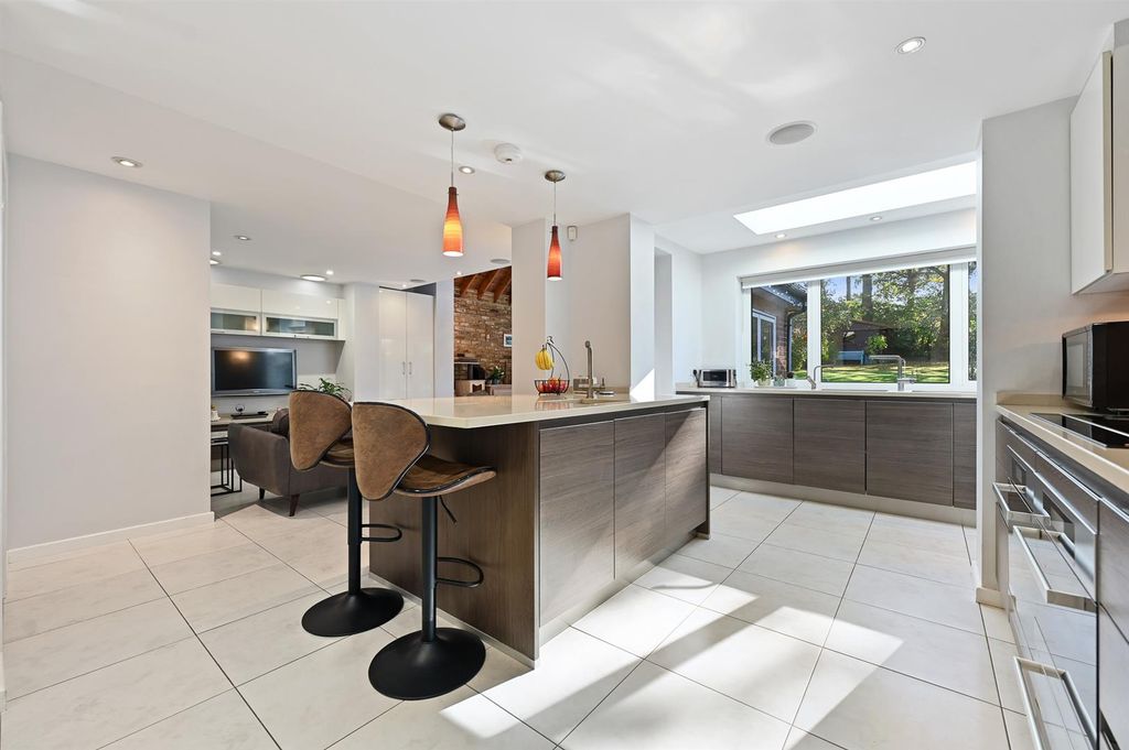 Property photo 2 of 18