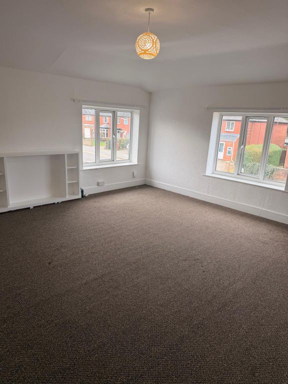 Property photo 3 of 12 Lounge