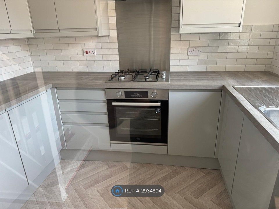 Property photo 3 of 15 Kitchen