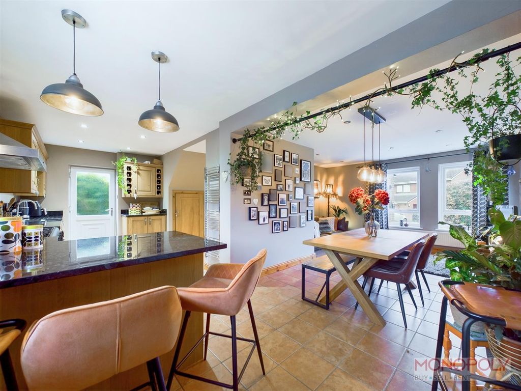 Property photo 2 of 27 Cam01979G0-Pr0349-Still007.Jpg