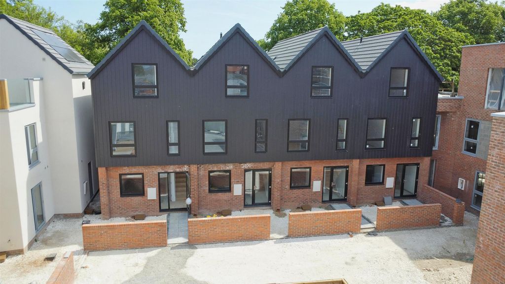 Property photo 2 of 18 Dji_0893-Dji_0895_Lzn.Jpg