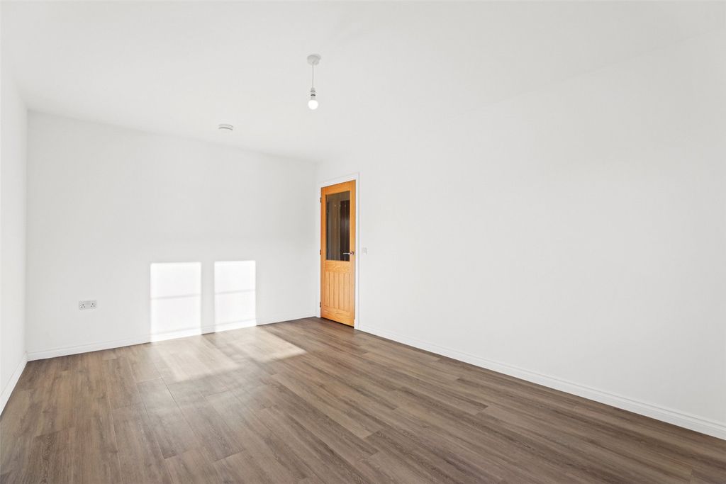 Property photo 3 of 21 Living Room