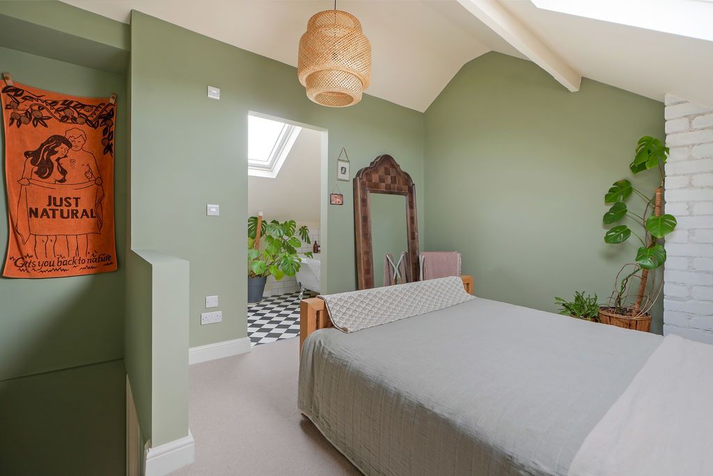 Property photo 3 of 32 Double Bedroom