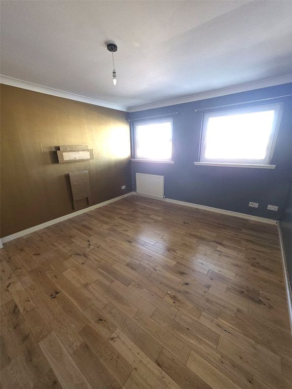 Property photo 3 of 13 Lounge Alt