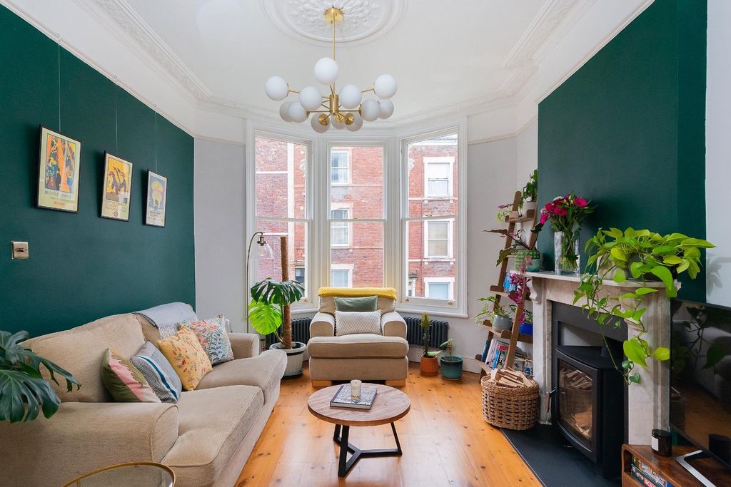 Property photo 3 of 22 0A4Tcd - Living Room D.Jpg