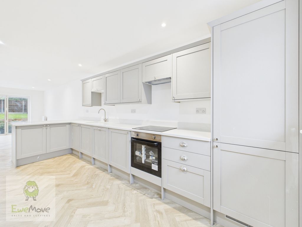 Property photo 2 of 18 Kitchen