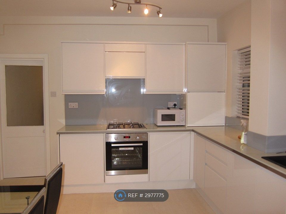 Property photo 2 of 18 Kitchen - Pic 1