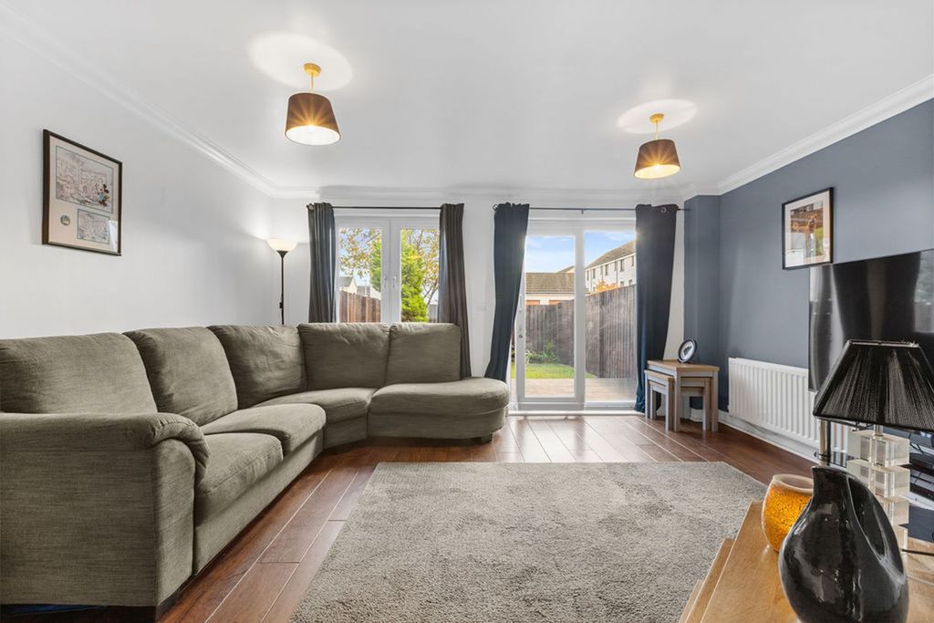 Property photo 2 of 27