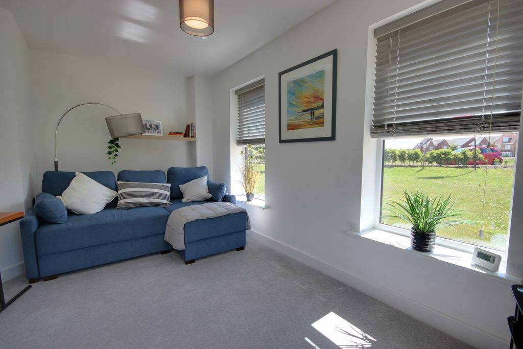 Property photo 3 of 13 1 6 Silver Bed 2A