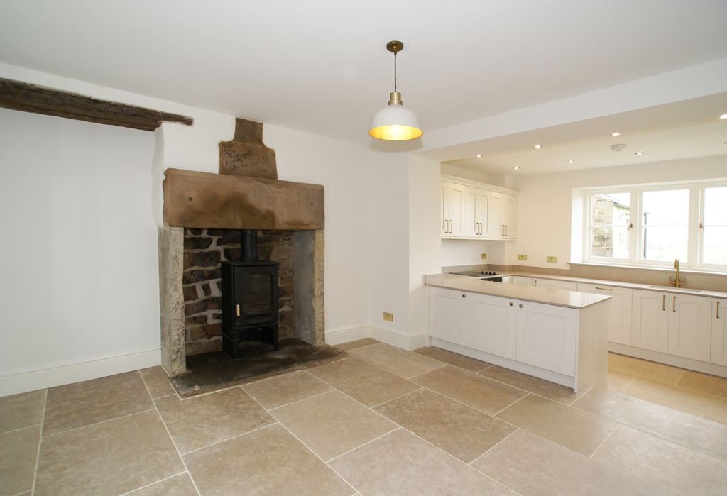 Property photo 3 of 14 Cliff Cott Din Kit