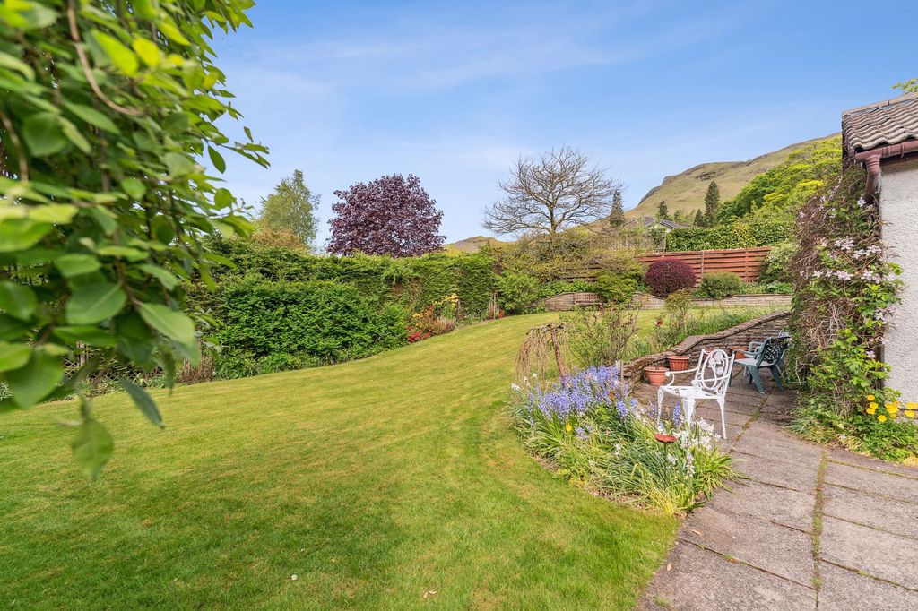 Property photo 2 of 37