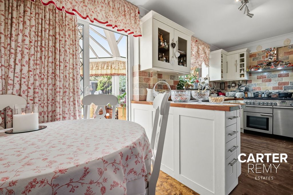 Property photo 3 of 33