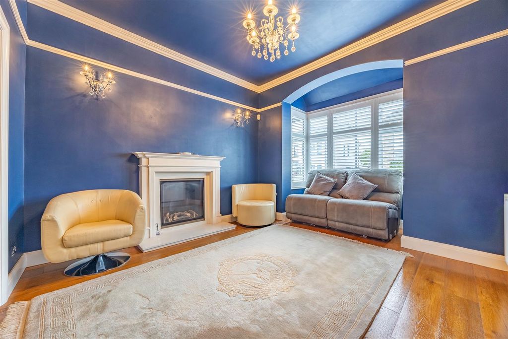 Property photo 3 of 46 Lounge