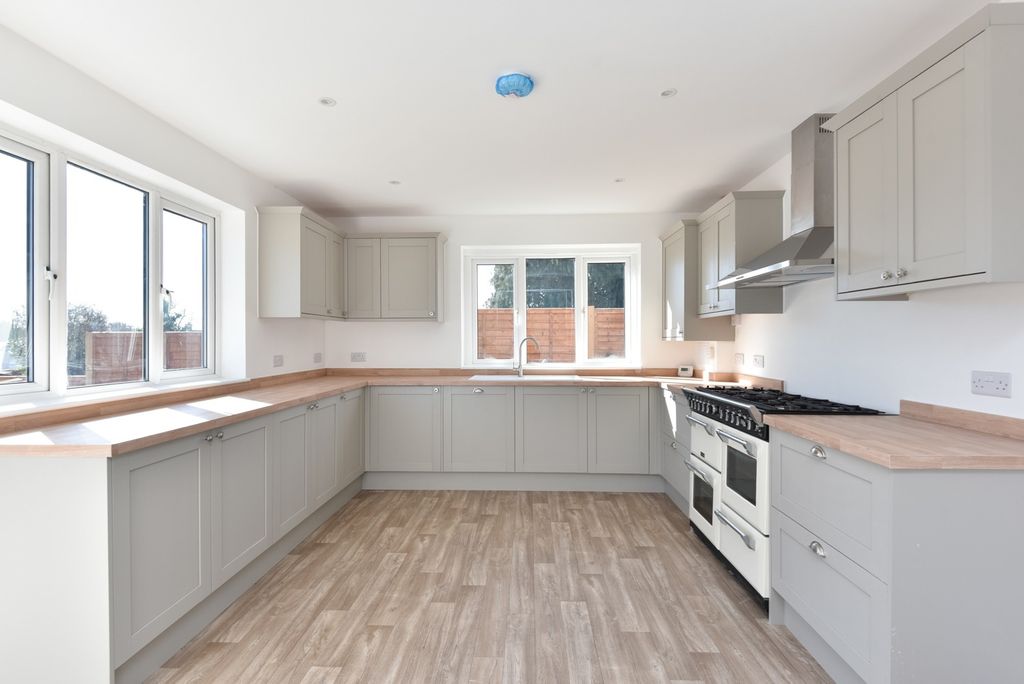 Property photo 2 of 22 4911894