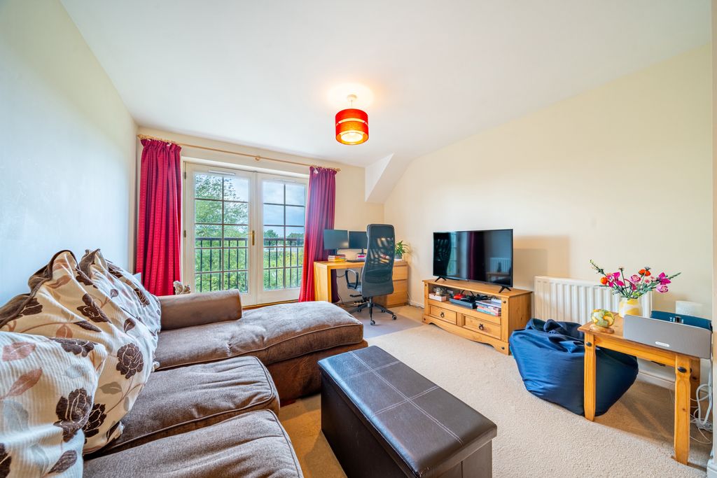 Property photo 3 of 12