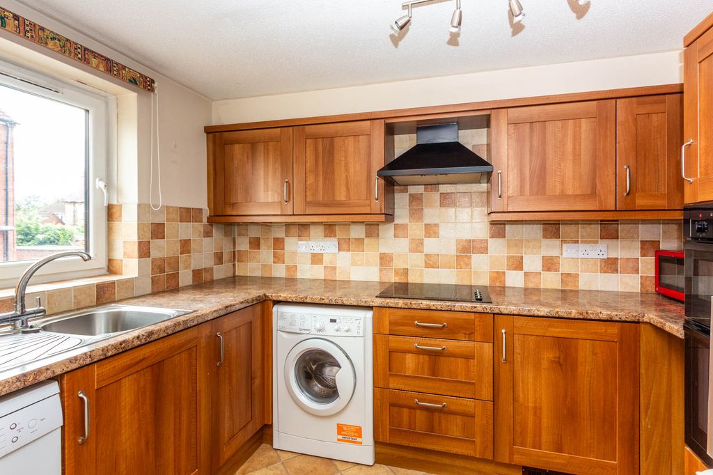 Property photo 2 of 10 Kitchen