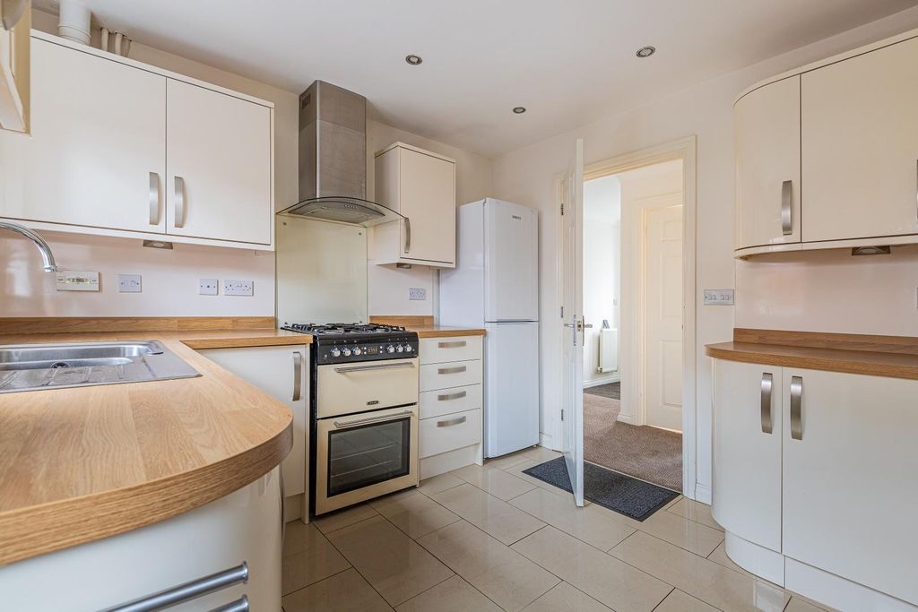 Property photo 2 of 15 Harris Court 19-13.Jpg