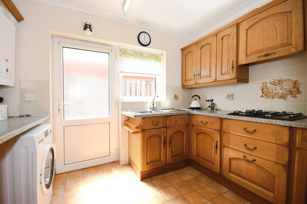 Property photo 3 of 18 Kitchen 01.Jpg