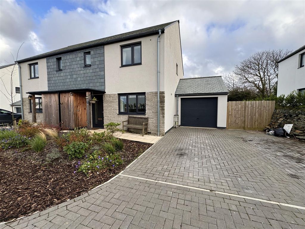 Property photo 2 of 18 Front