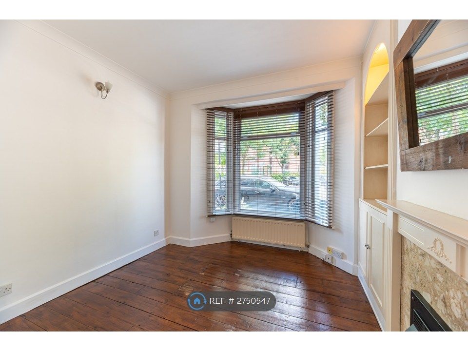 Property photo 2 of 16 Living Room