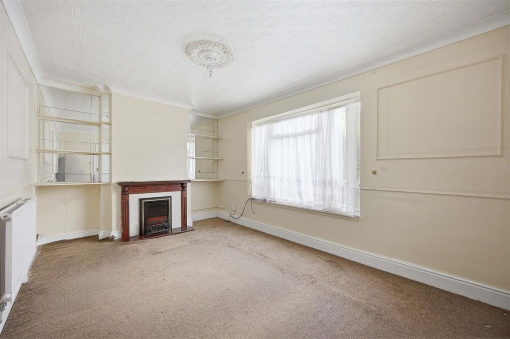 Property photo 2 of 18 Living Room