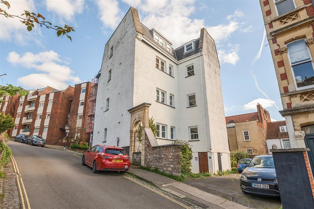 Property photo 3 of 12 1439685-4-69ce511431A80.Jpg