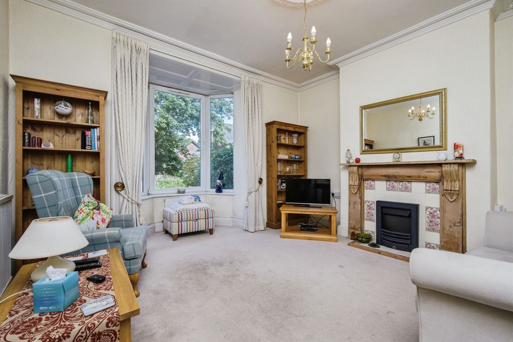 Property photo 2 of 18 Sitting Room: