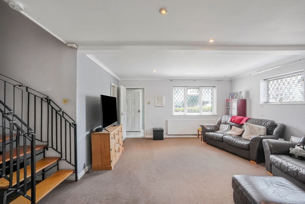 Property photo 3 of 18