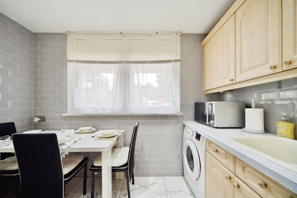 Property photo 3 of 16 Photo