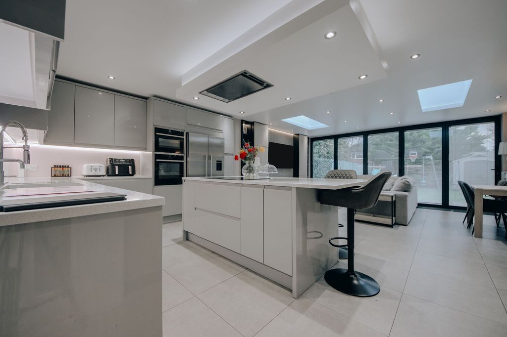 Property photo 1 of 12 Open-Plan Living Area