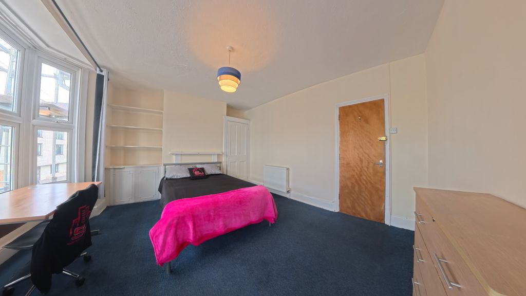 Property photo 1 of 8 Bed 1