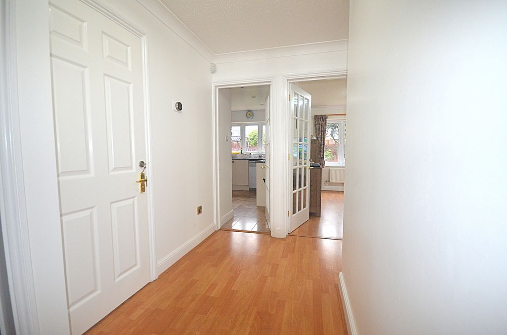 Property photo 1 of 11 2/3 Bedroom End Terrace To Rent Coburg Gardens, Ilford Ig5