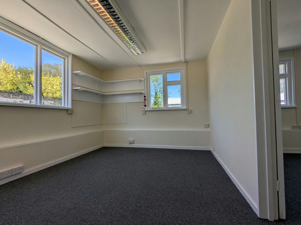 Property photo 3 of 5 1000008827.Jpg