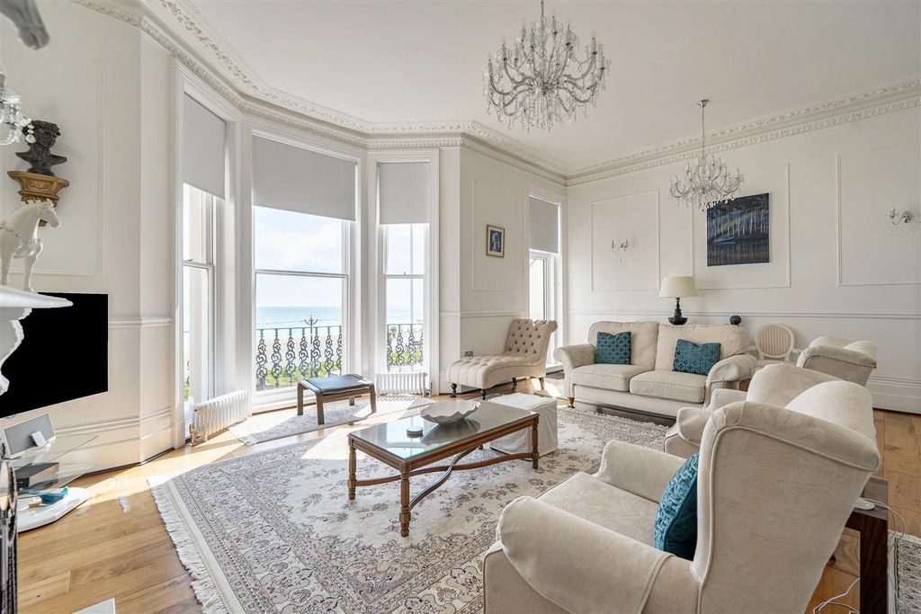 Property photo 3 of 23 For Sale By Aspire Residential | Marine Parade