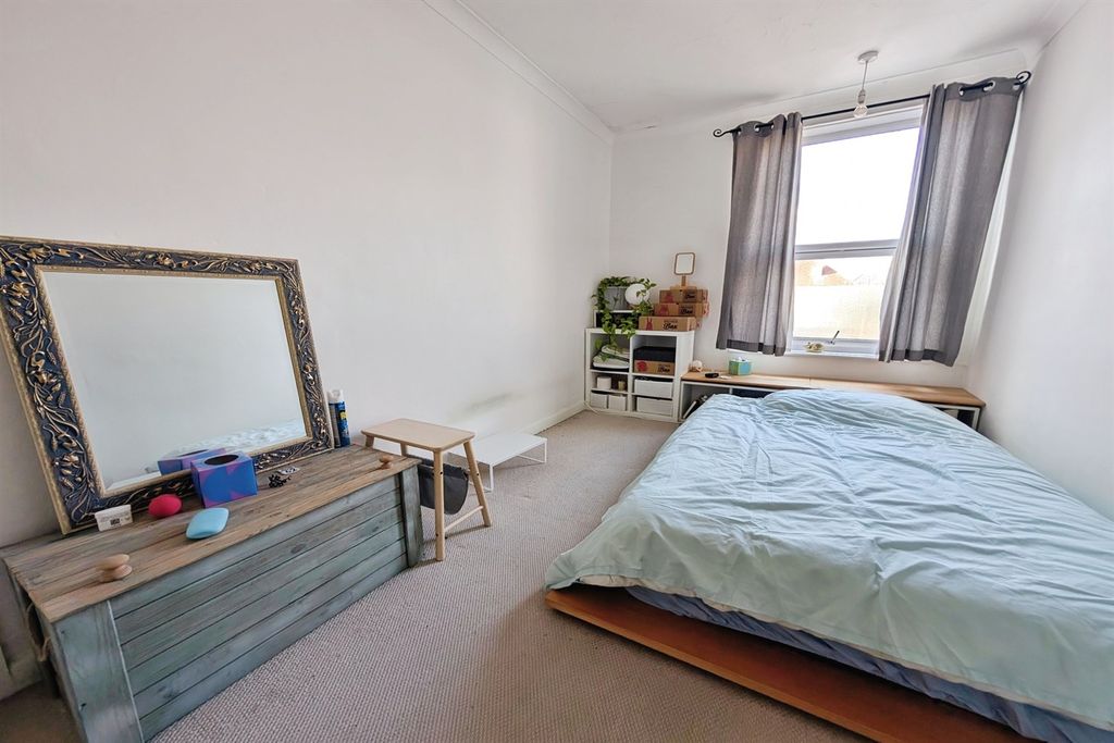 Property photo 3 of 7 (Main)