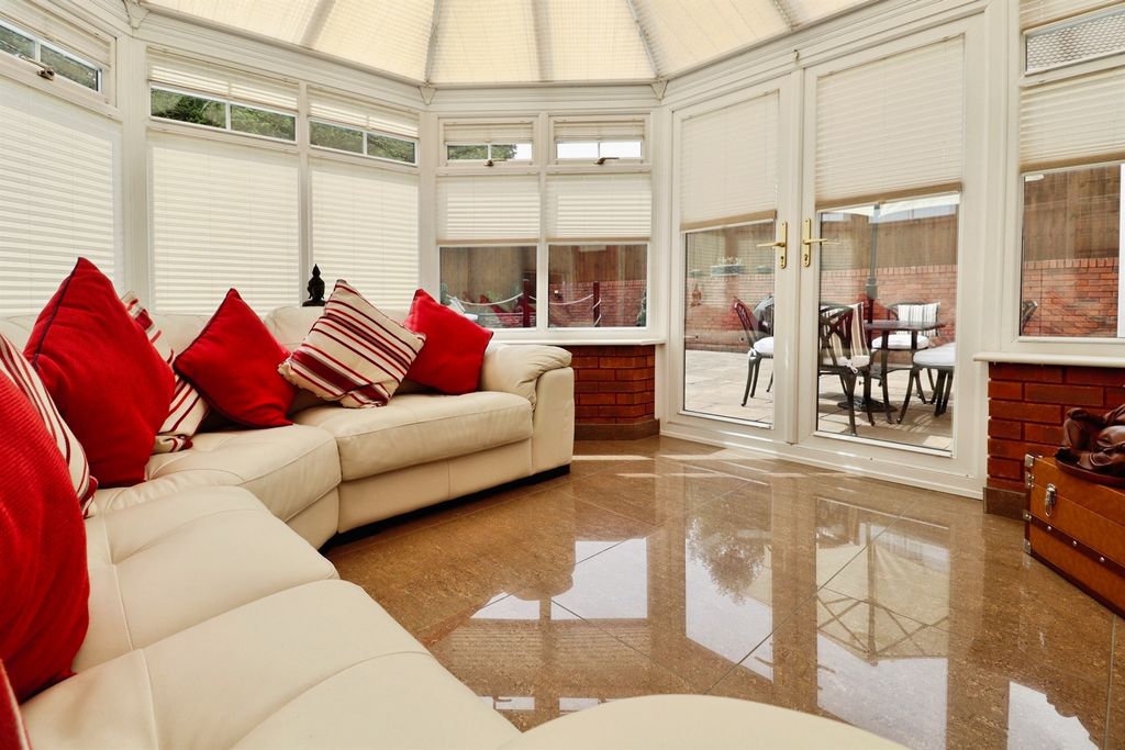 Property photo 3 of 33