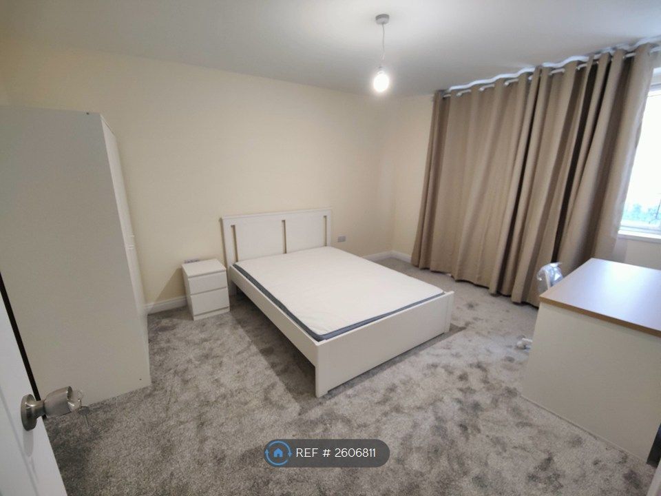 Property photo 2 of 9 Master Bedroom