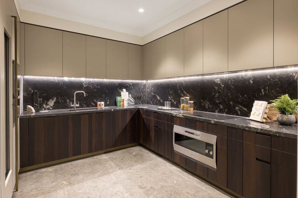 Property photo 3 of 14 Kitchen