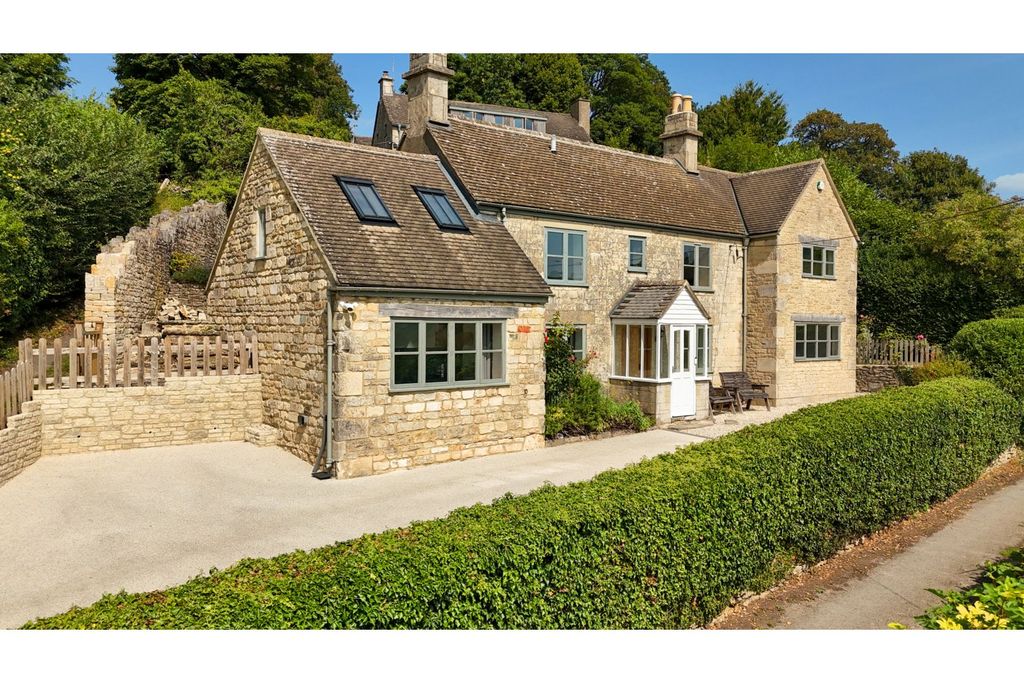 Property photo 2 of 27