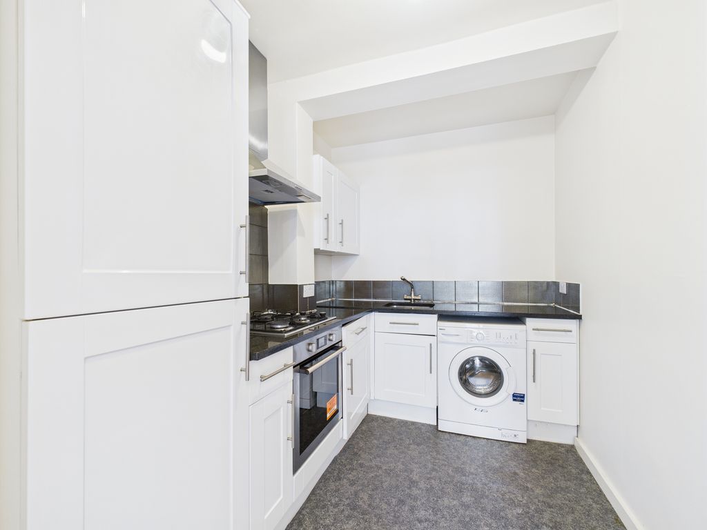 Property photo 2 of 11 Kitchen