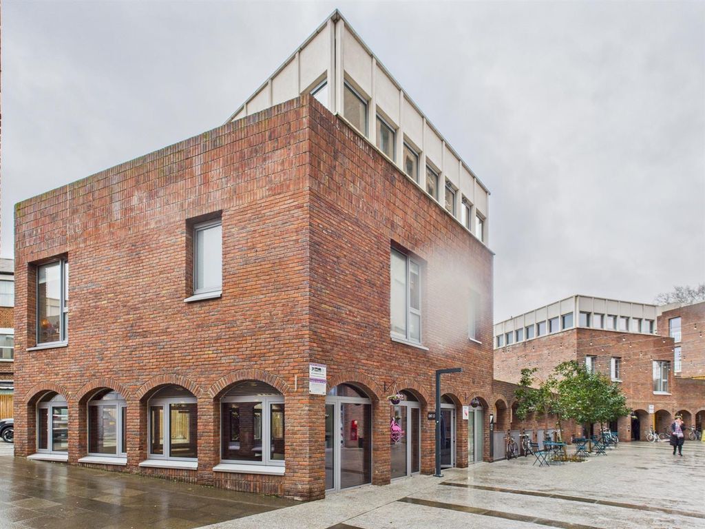 Property photo 3 of 11 Cam04237G0-Pr0257-Still001.Jpg