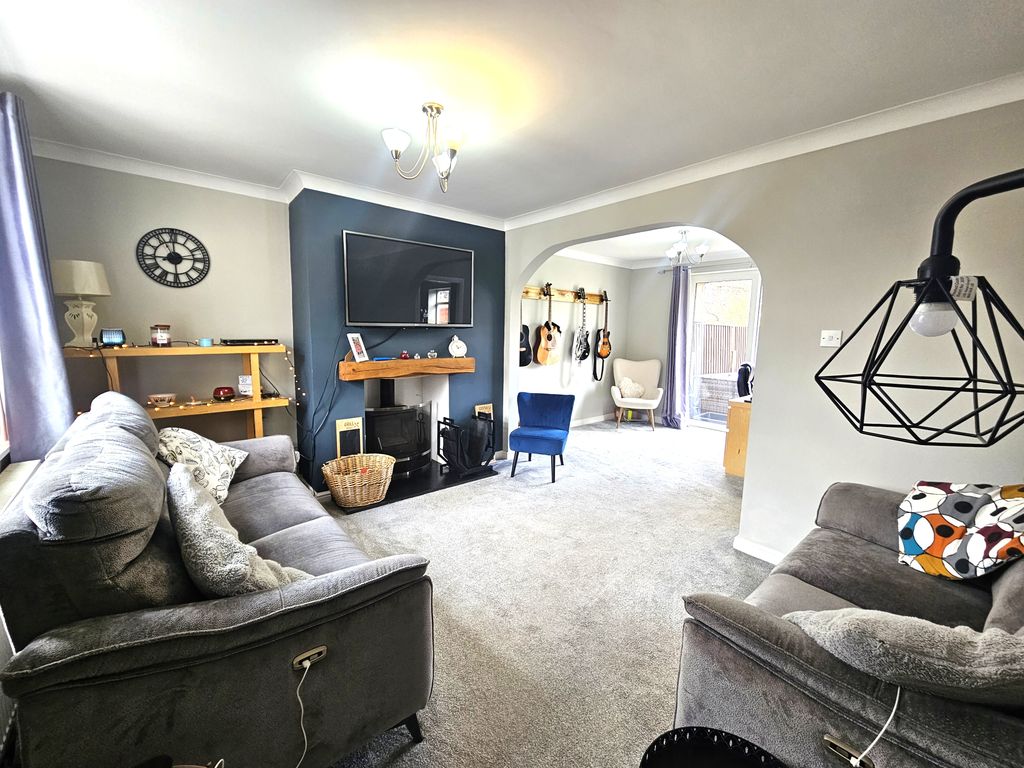 Property photo 3 of 25 Lounge