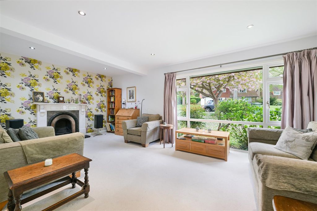 Property photo 2 of 31 The Ridings