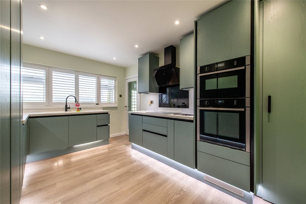 Property photo 1 of 30 Picture No. 14