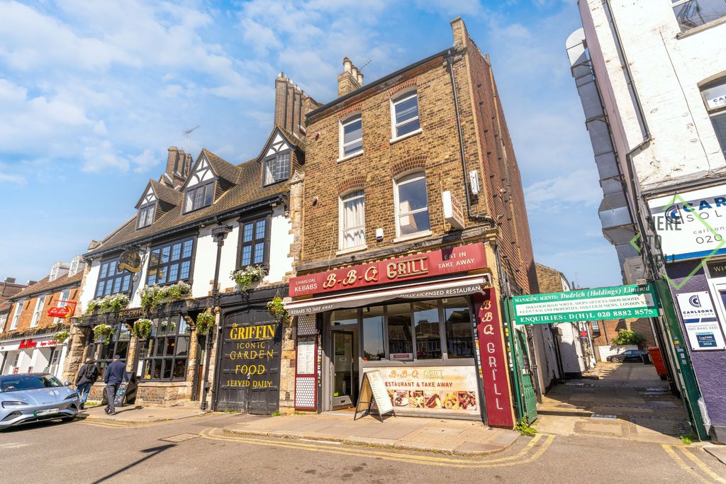 Property photo 1 of 16 High Rd, London N20 9Hh-1 (14)