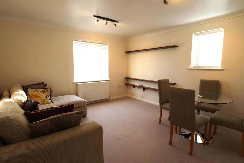 Property photo 3 of 7 14 Mossmans Lounge