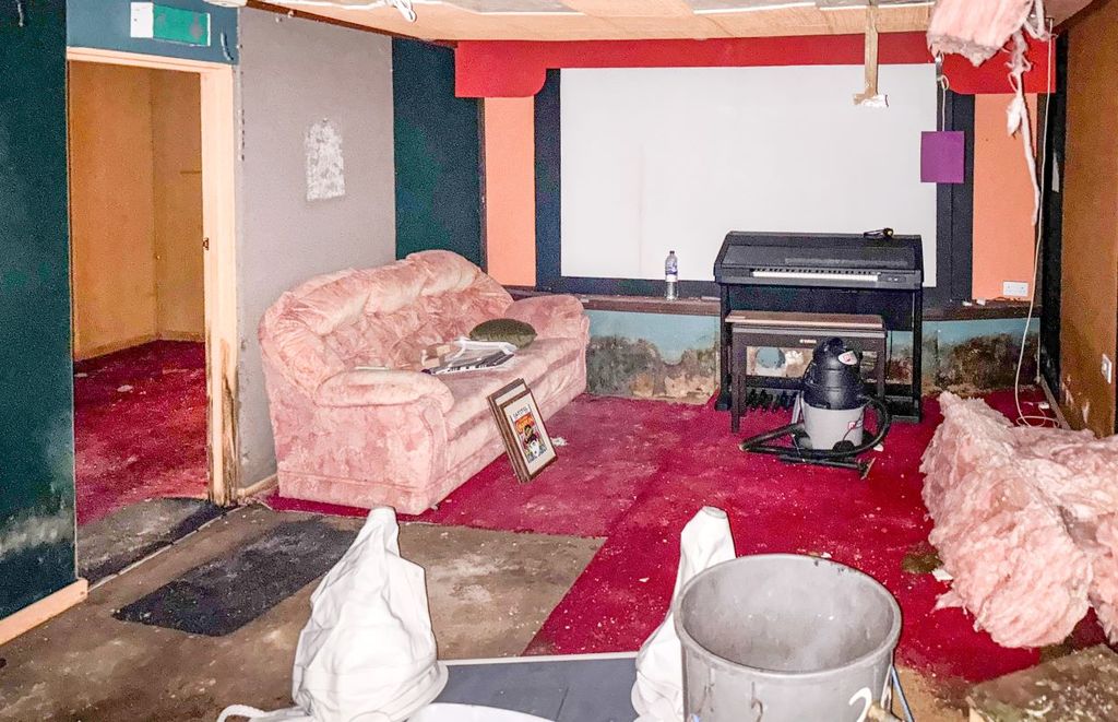 Property photo 2 of 17