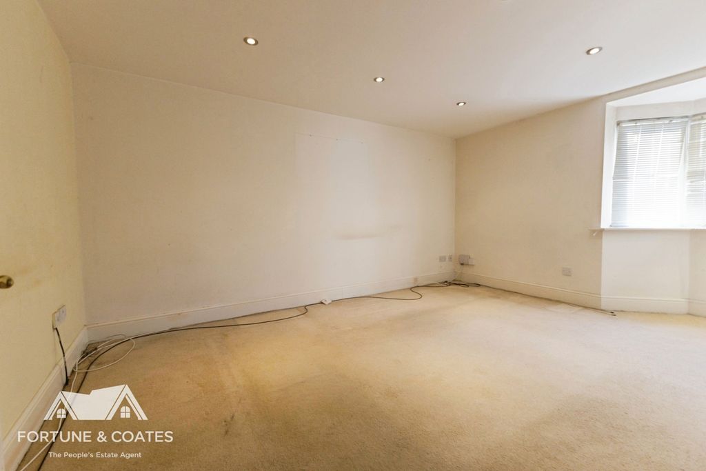 Property photo 3 of 9 Pbox-Img.Jpg