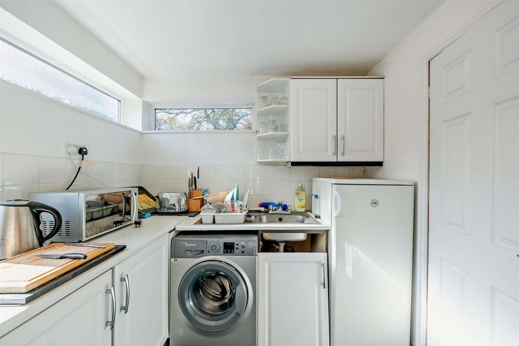 Property photo 3 of 7 8687783-Interior13-800.Jpg