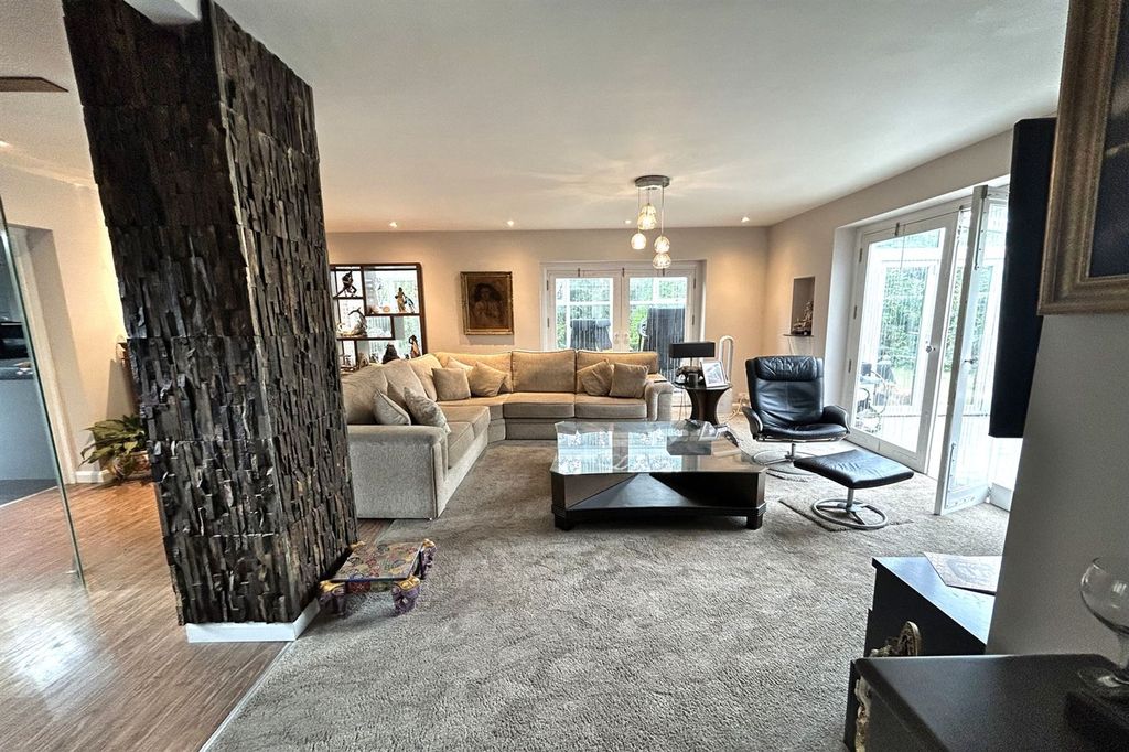 Property photo 2 of 22 Living Room